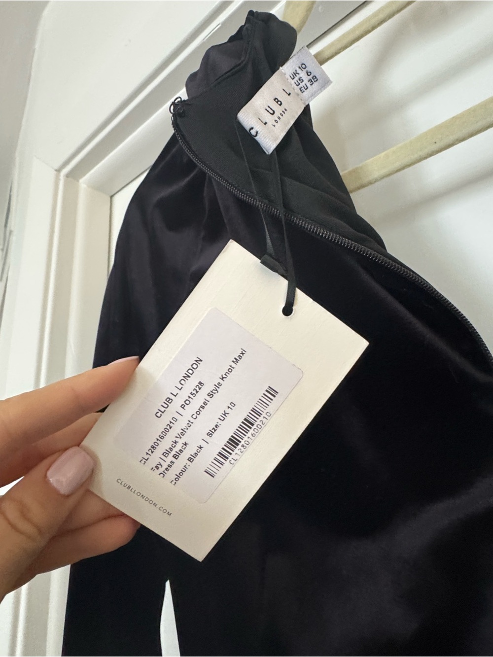 Club L London FAY
Black Velvet Corset Style Knot Maxi Dress l - Picture 6 of 6